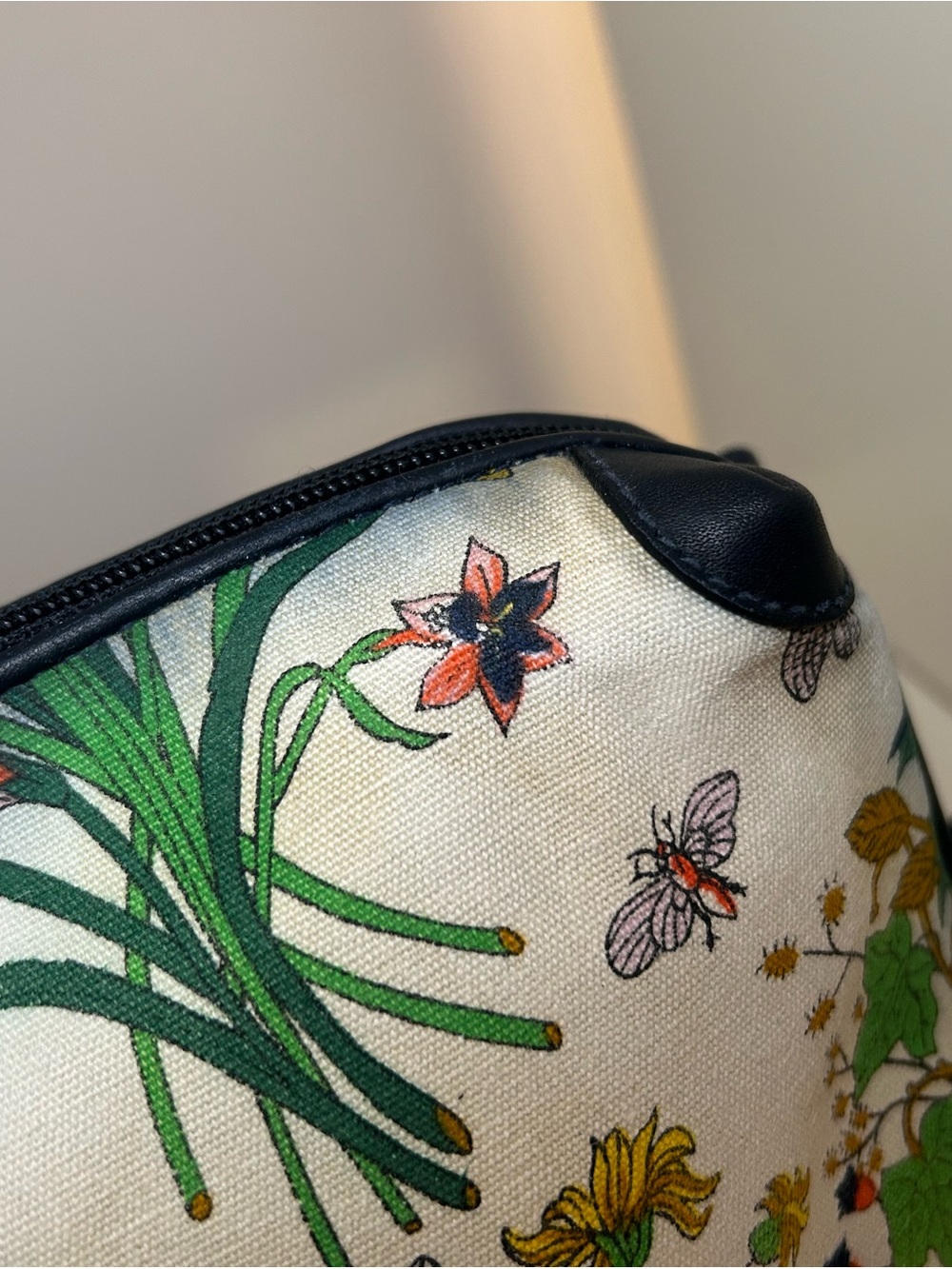 Authentic Vintage Gucci Flora Crossbody Bag - Picture 10 of 16
